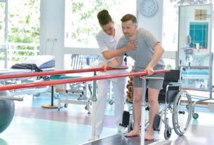 Jak pomóc tym, którzy mają ograniczoną zdolność poruszania się - wybór akcesoriów ortopedycznych